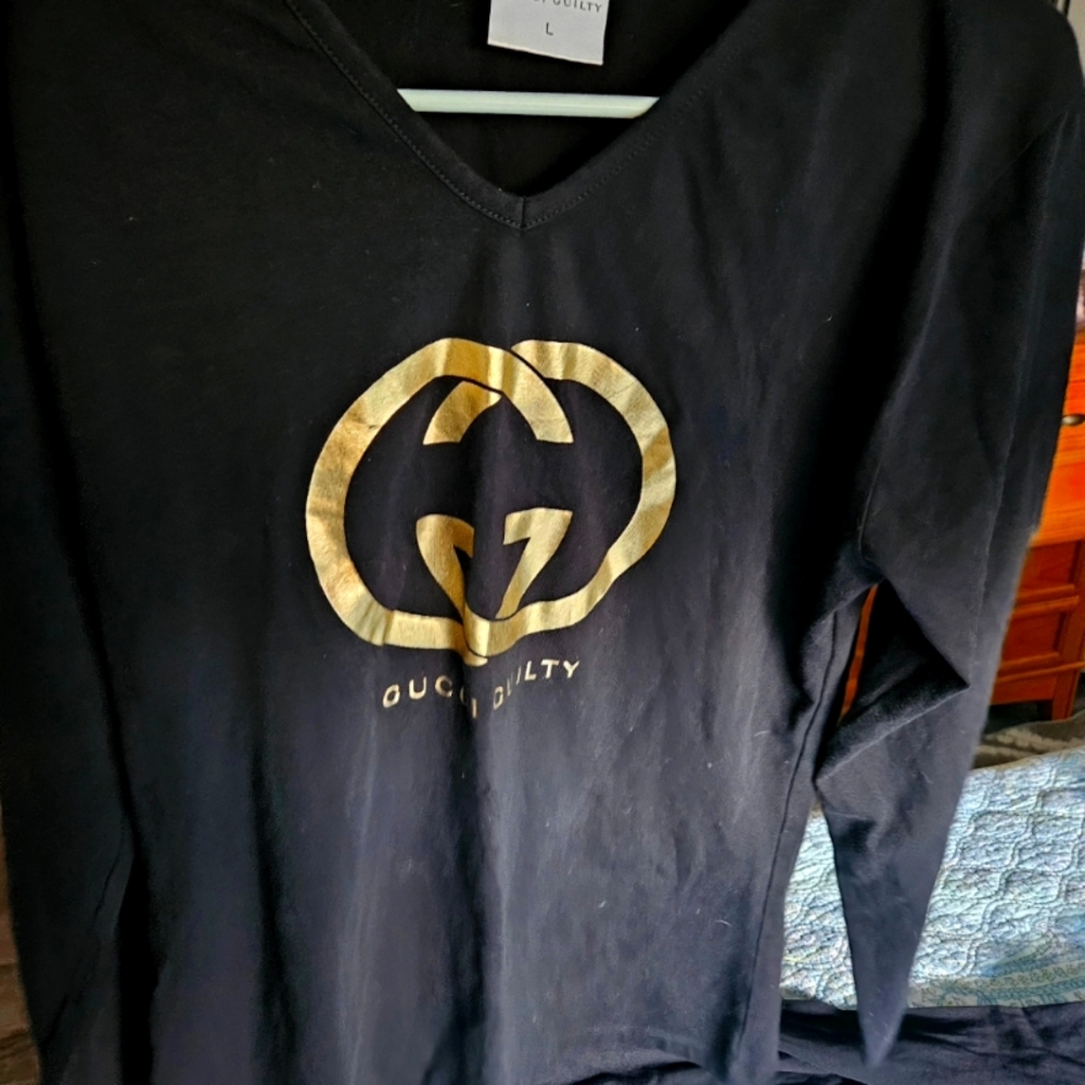 Gucci fragrance long sleep top